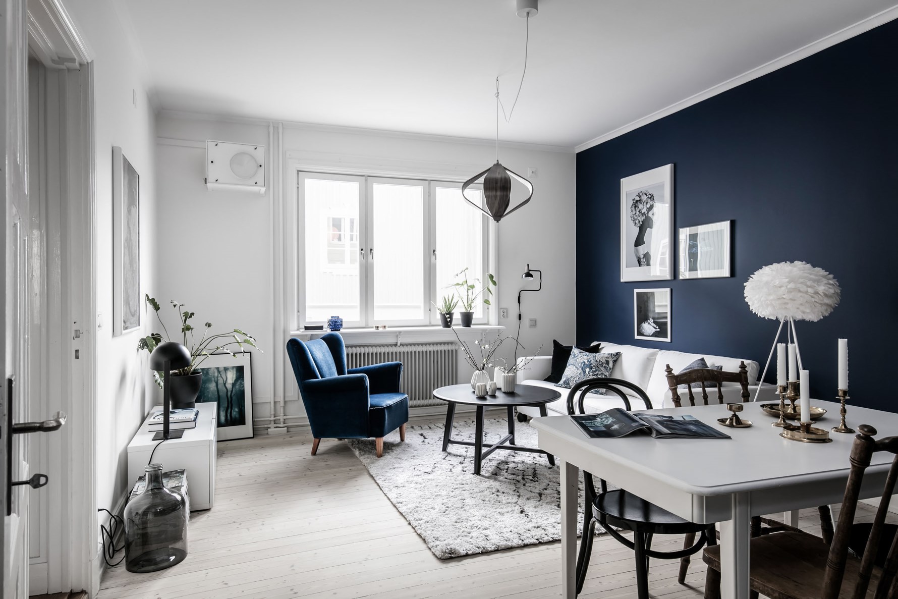 Vardagsrum med fantastiskt ljusinsläpp