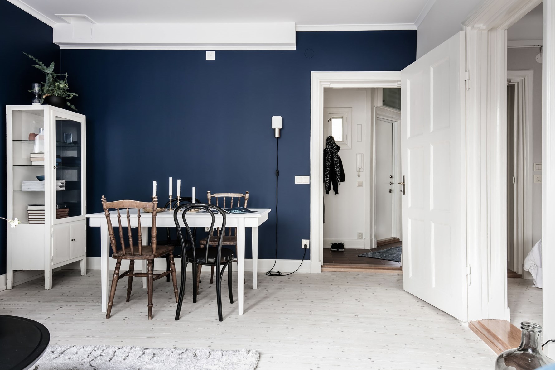 Dörr mot hall och sovrum