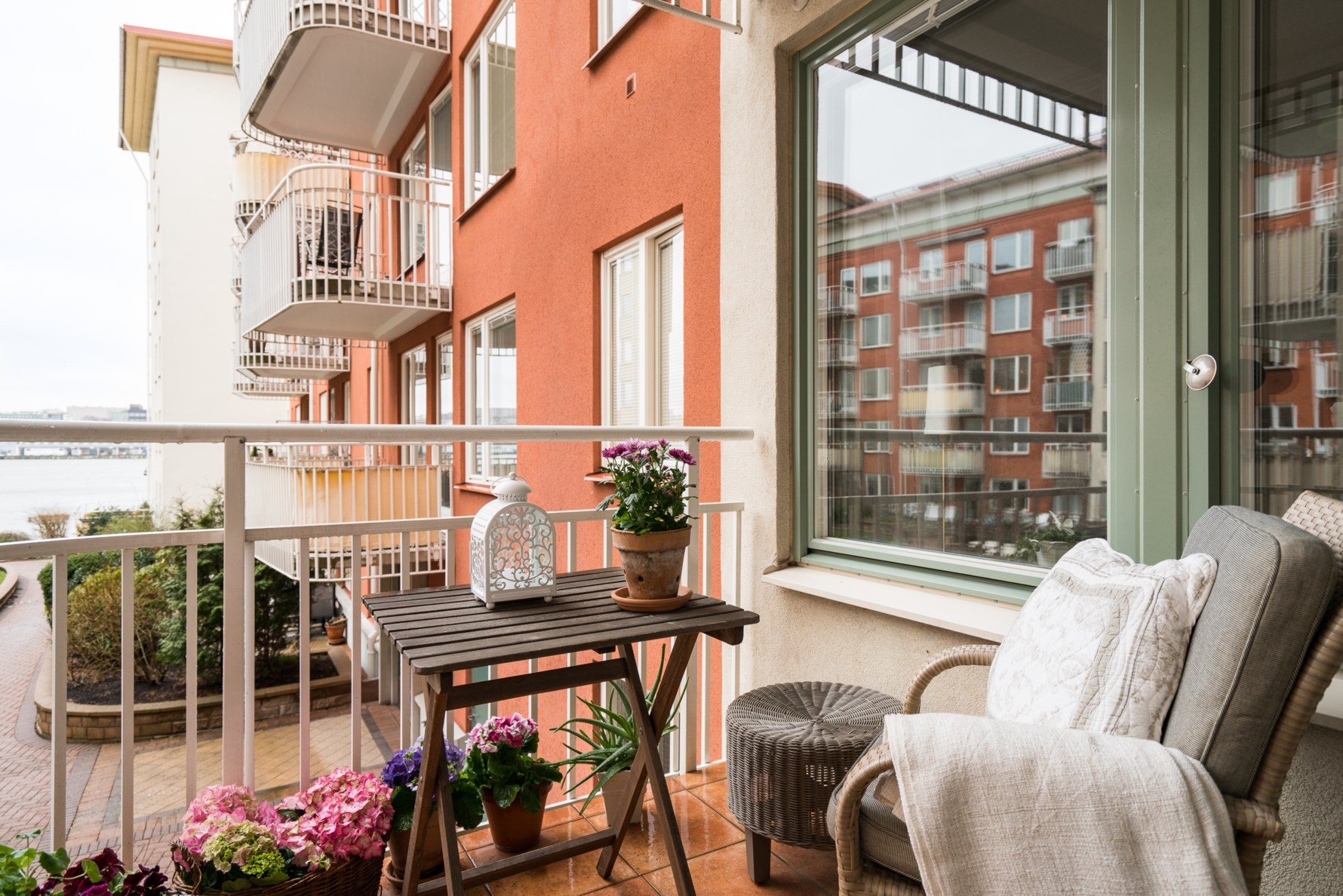 En balkong för umgänge & avkoppling