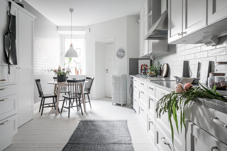 Snickartillverkat platsbyggt kök