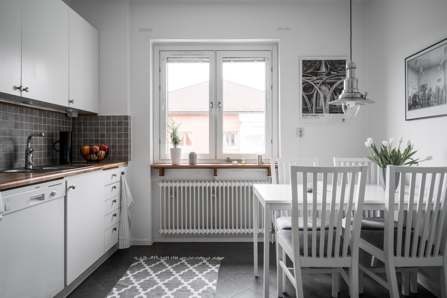 Bostaden är belägen på översta våningsplanet