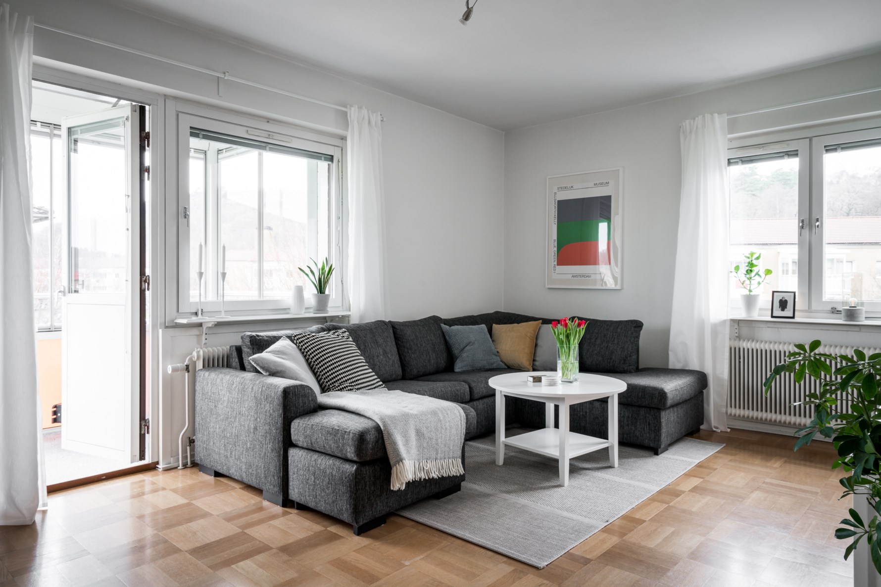 Fönster i två väderstreck ger ett fint ljusinsläpp