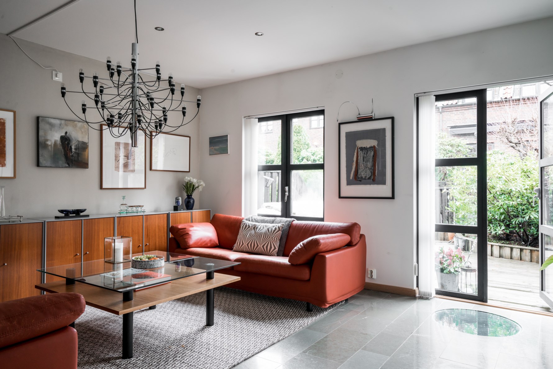 Utgång till trädgården.