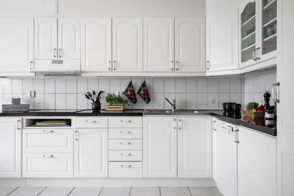 Lågupplöst Köket har gott om arbetsytor