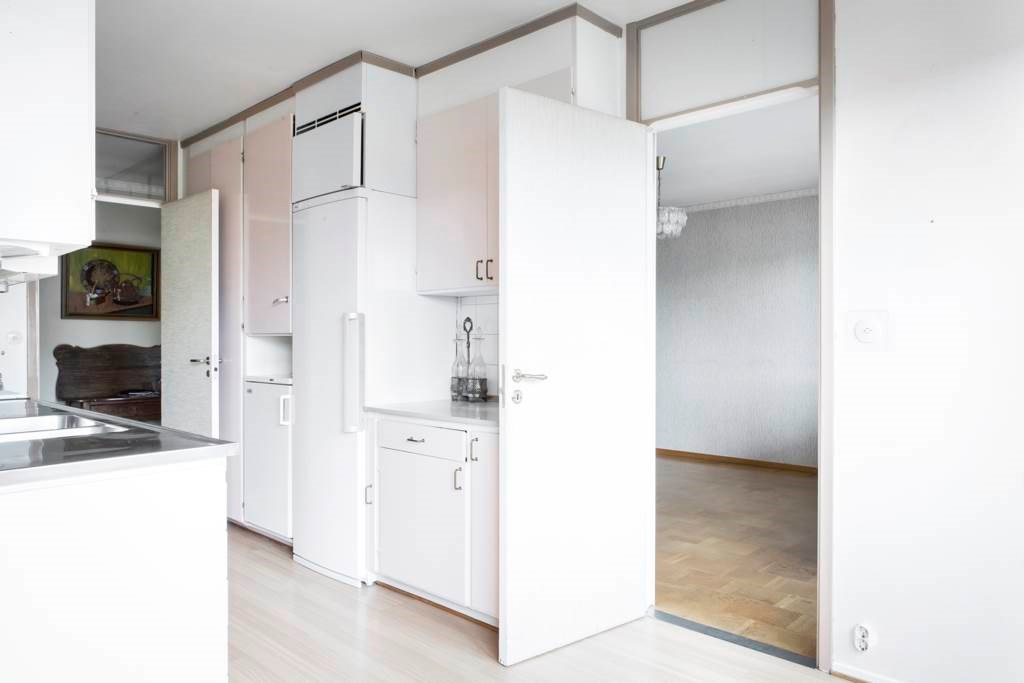 Lågupplöst Från köket når du via smidig passage vardagsrummet