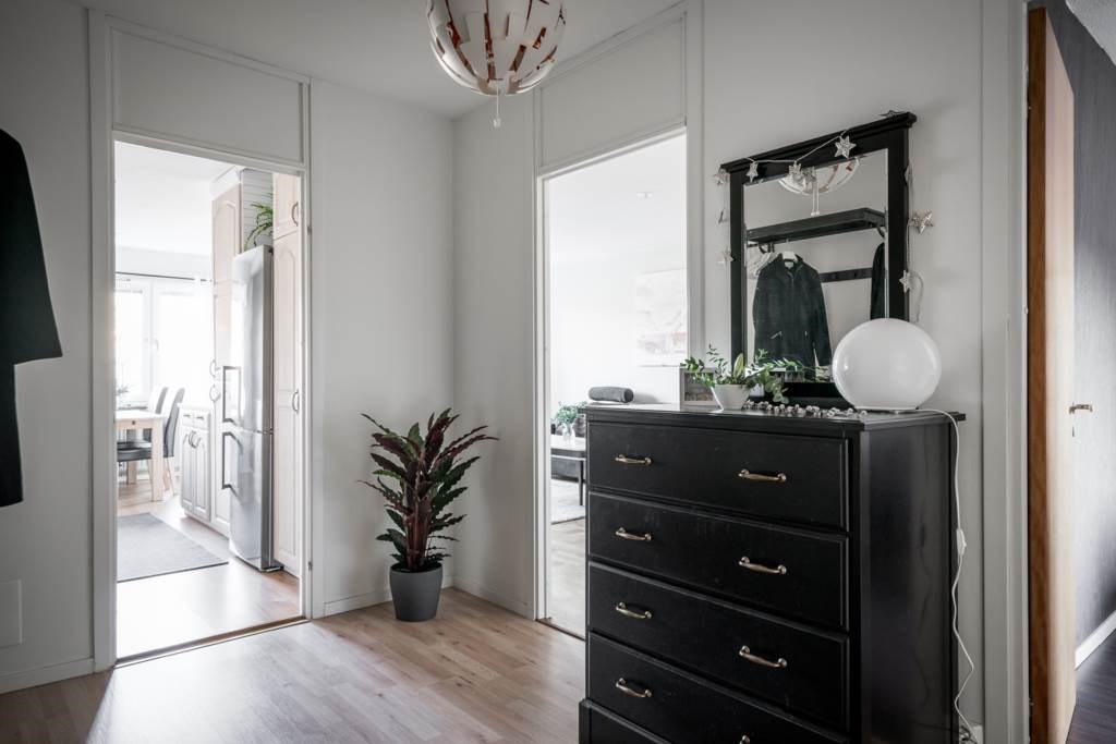 Lågupplöst Hall med goda förvaringsmöjligheter