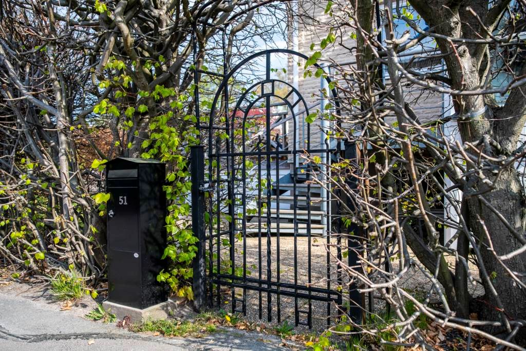 Lågupplöst Vacker entré i den underbara bokhäcken