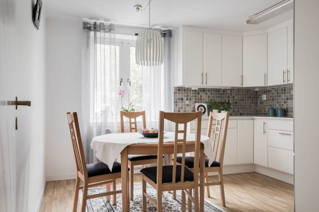 Lågupplöst Modernt och funktionellt kök