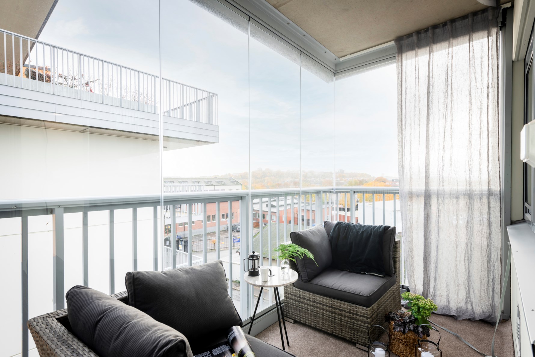 Hemmets inglasade balkong blir som ett extra rum!