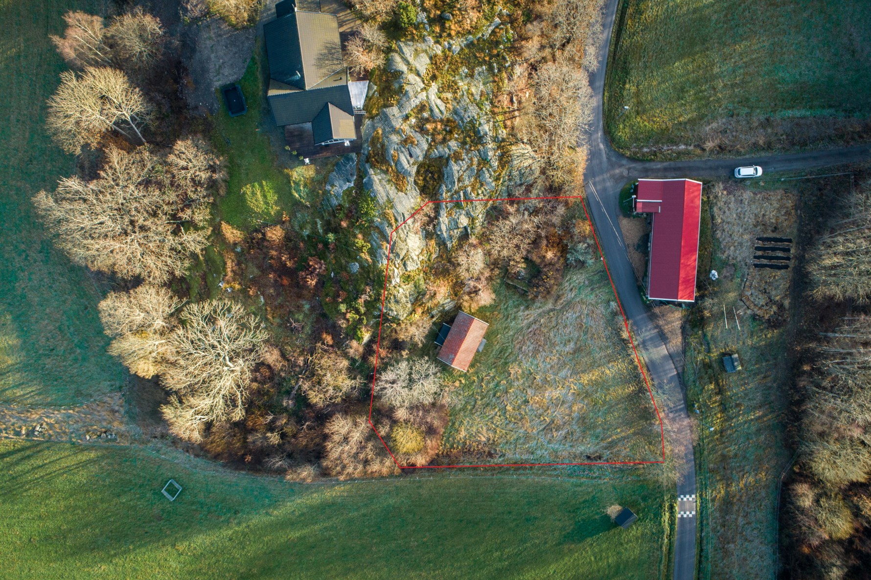 OBS! Rödmarkerad fastighetsgräns är inte exakt