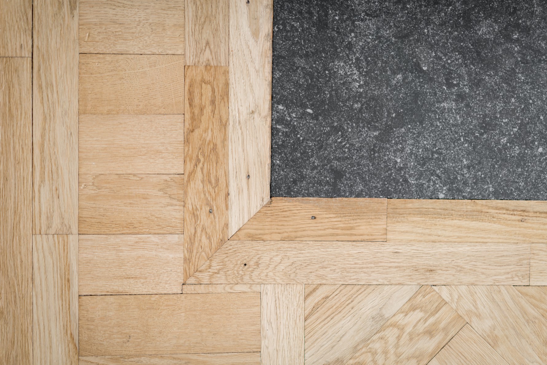 Bild lånad av tidigare försäljning av liknande lägenhet i samma trappuppgång