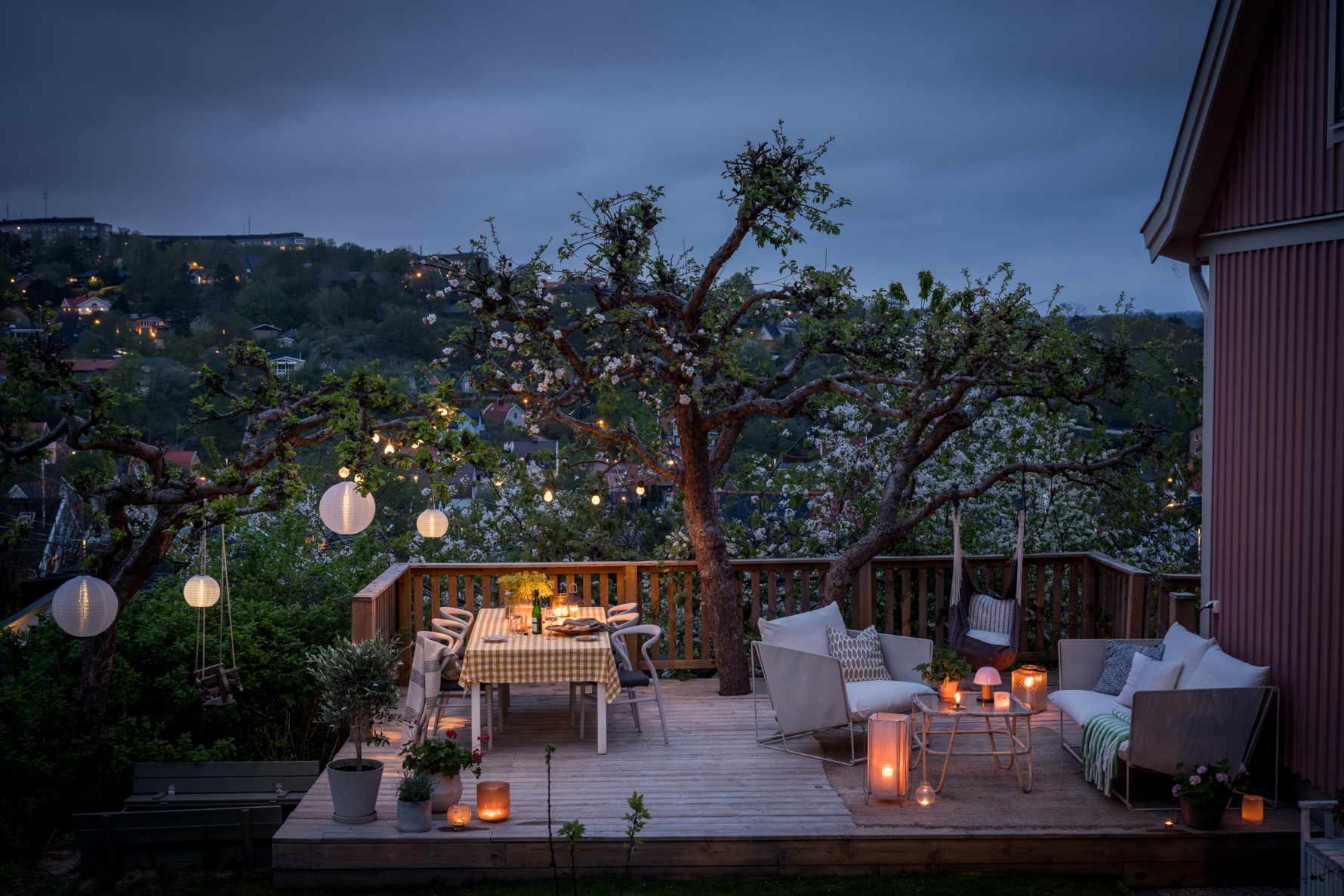 Njut av utsikten dag som kväll