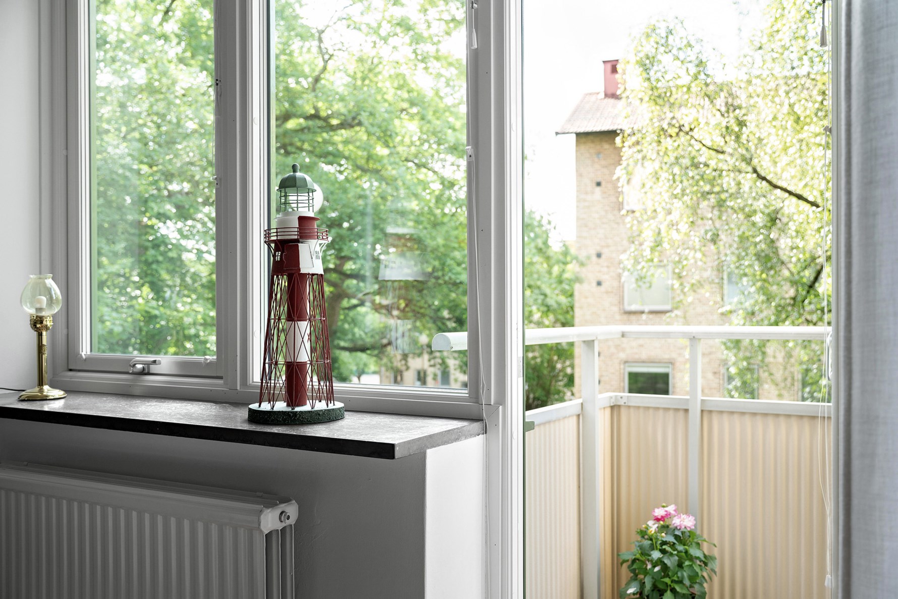 Även fönsterbläcken i original är polerade