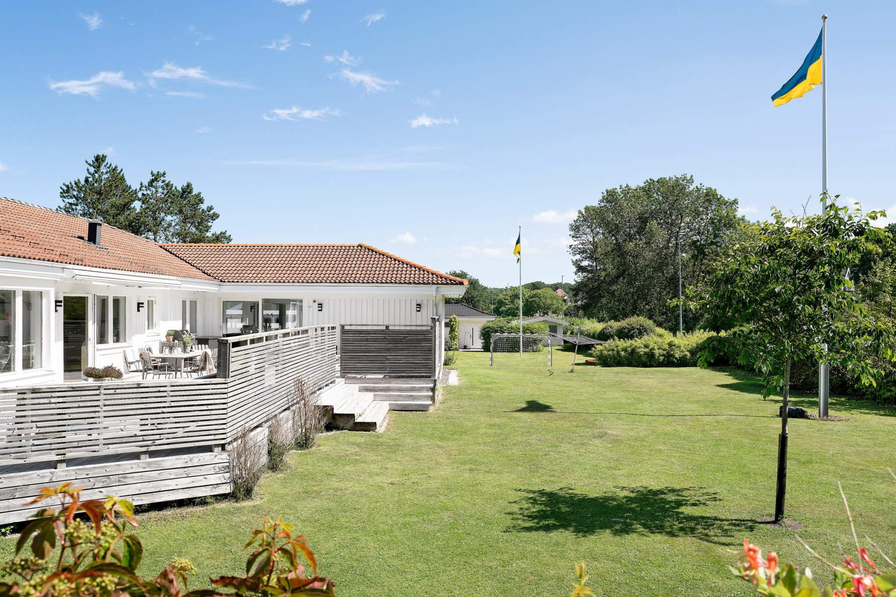 Soligt söderläge vid golfbanan