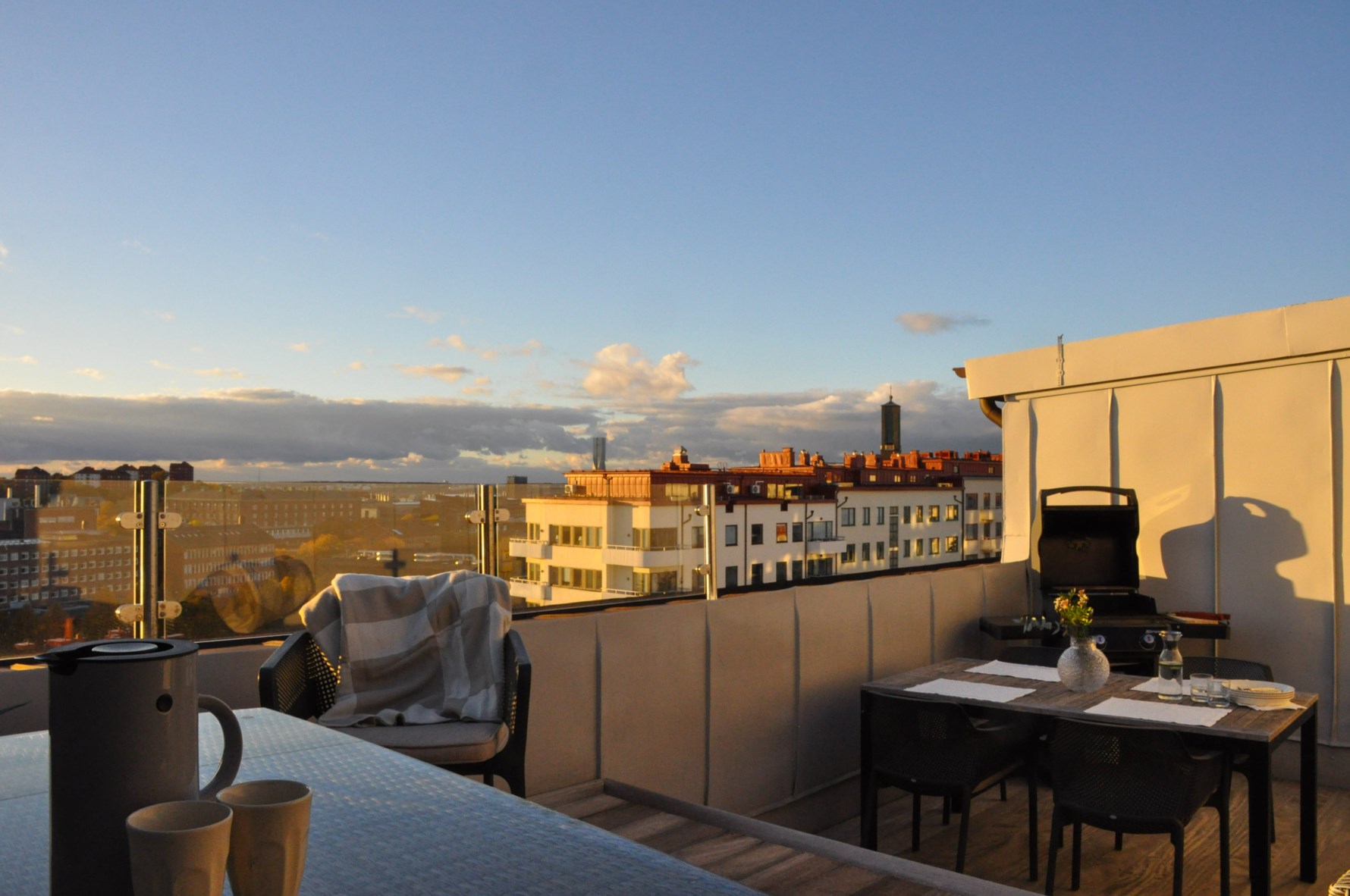 Föreningens gemensamma terrass (Säljarens bild))